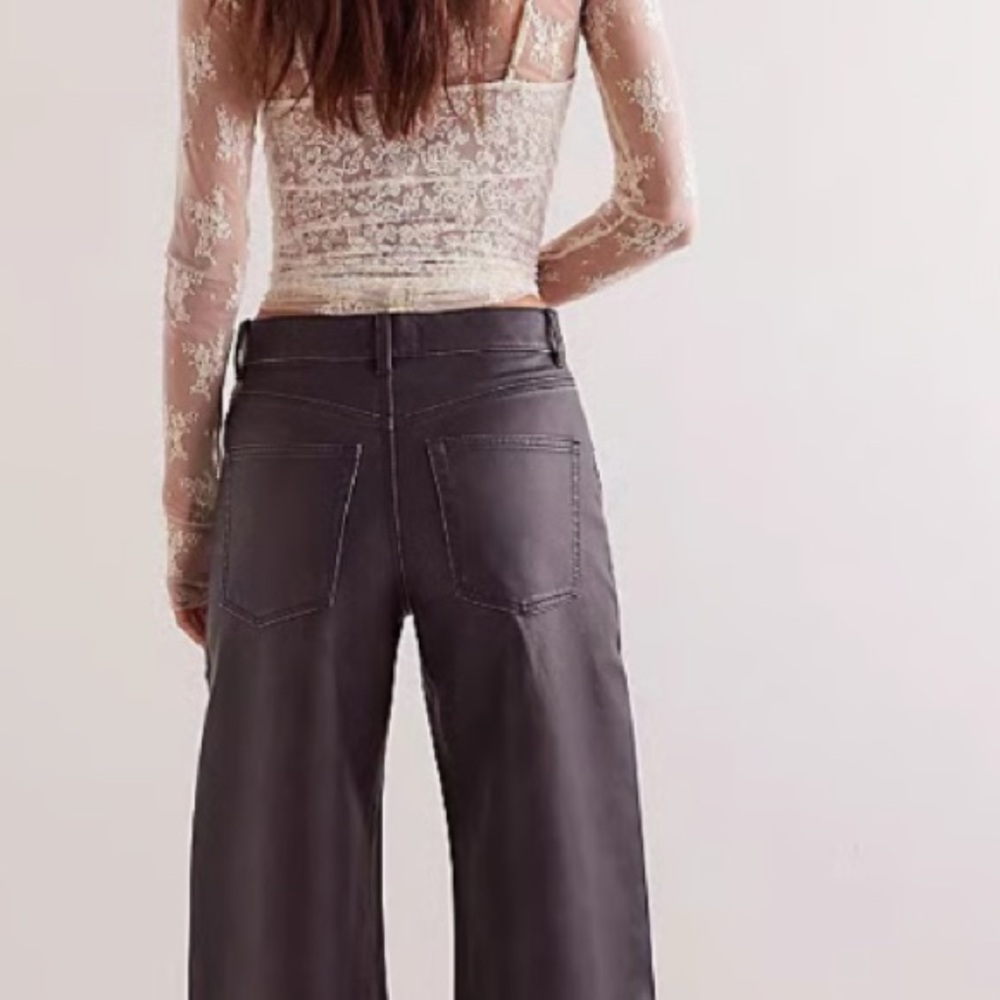 Good Luck Mid-Rise Vegan Barrel Jean
COLOR - Black
NWOT
Free People - Picture 5 of 6